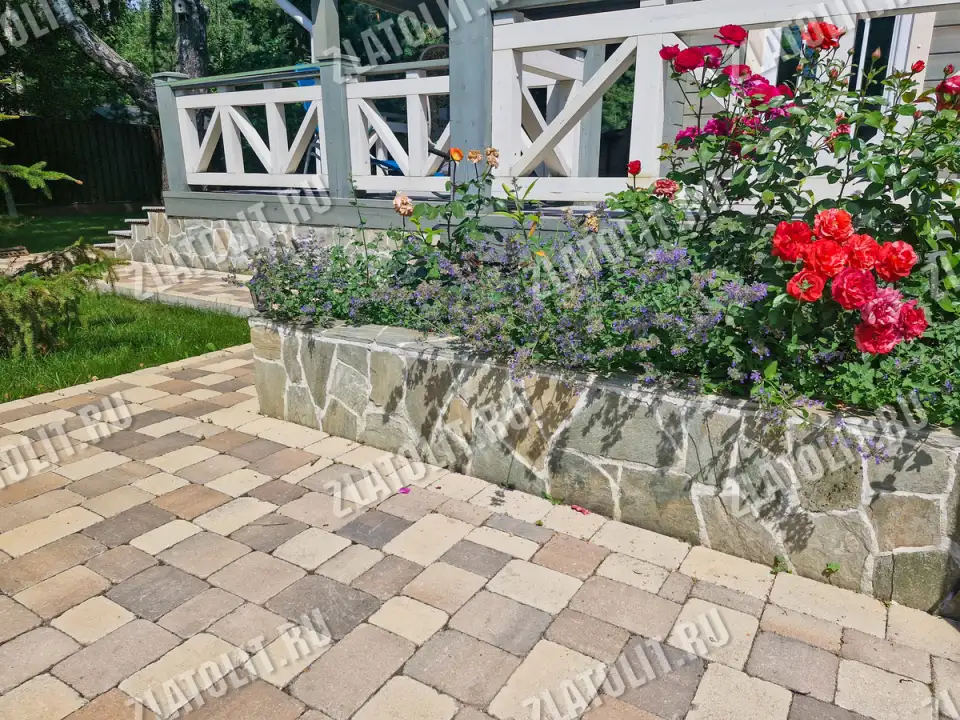 серо-зелёный плитняк златолит для мощения и облицовки в наличии от производителя